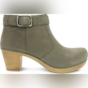 Dansko Autumn Sage Green Nubuck Leather Clog Booties Sz EU 39 NWOT